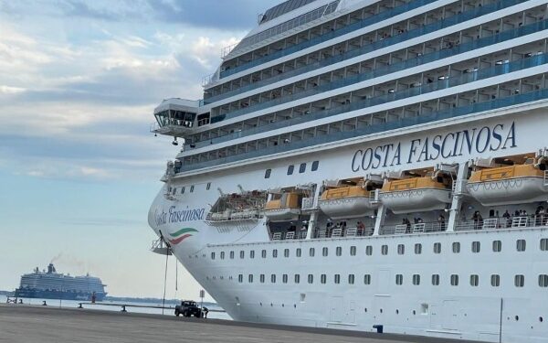 Taranto Cruise Port celebra doble llamada del Costa Fascinosa y el Mein Schiff 5