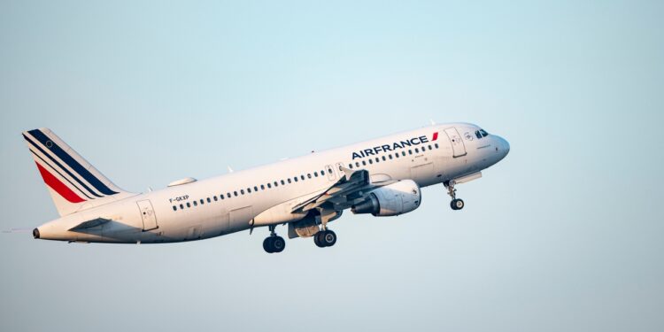 Un vuelo con destino Sao Paulo, Brasil, aterriza de emergencia en una base militar de las Azores tras sufrir un fallo eléctrico