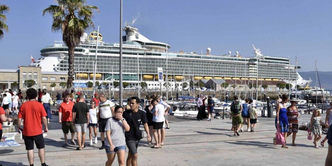 Una doble escala de cruceros abarrotó Vigo