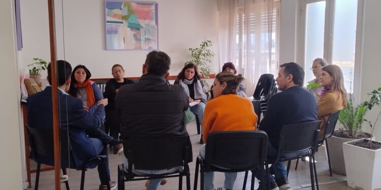 Feriantes de El Crucero se reunieron en el Concejo por temas regulatorios