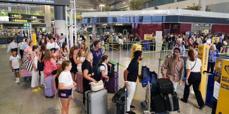 Archivo - Imagen de archivo del aeropuerto de Málaga-Costa del Sol.