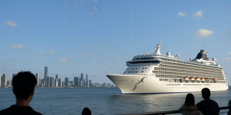 Adora Magic City debuta en show de drones del Día Nacional y zarpa para celebrar cumpleaños de China