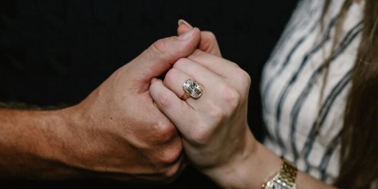 Anillo de compromiso de Taylor Swift: costo estimado, origen e historia