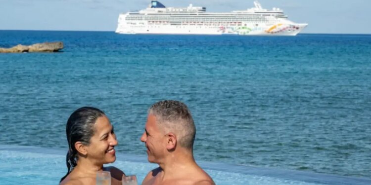 el crucero que permite que las personas se desnuden por completo