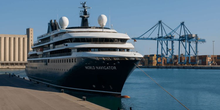 El buque World Navigator reanuda este domingo las escalas de cruceros en PortCastelló