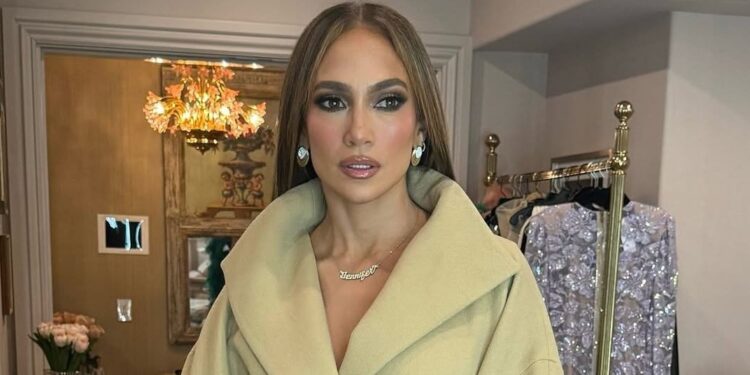 Jennifer Lopez Swaps Spider Chic for Vampy Glam