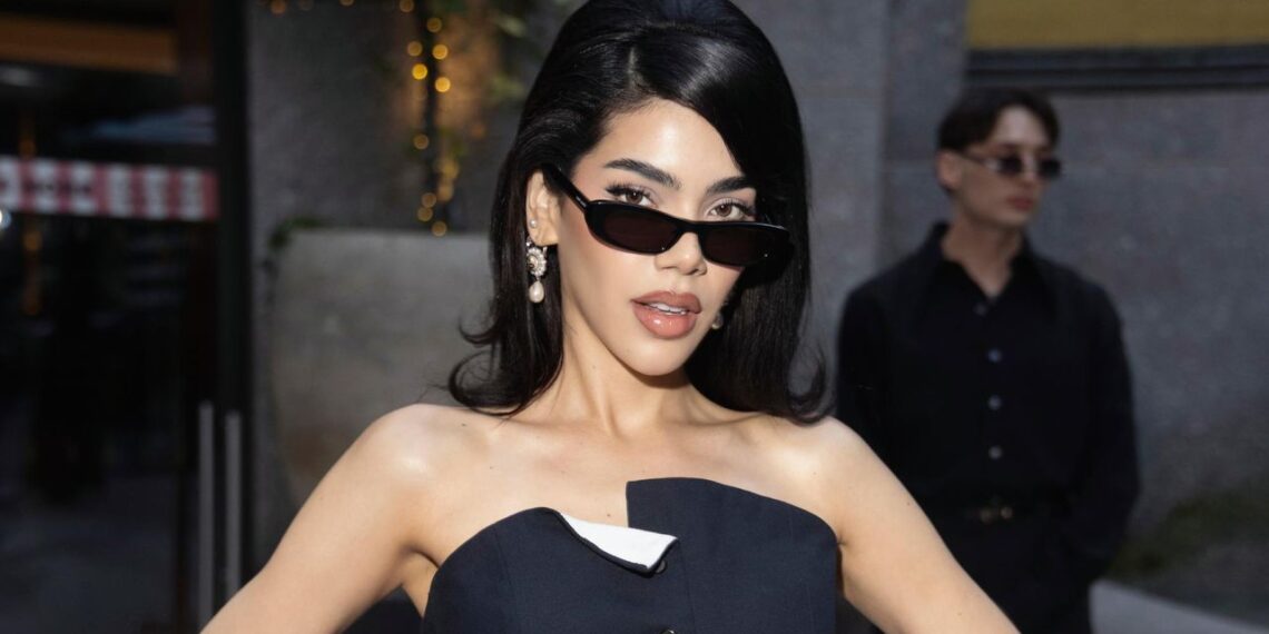 Kenia Os luce muy elegante junto a Peso Pluma en la Semana de la Moda de Nueva York