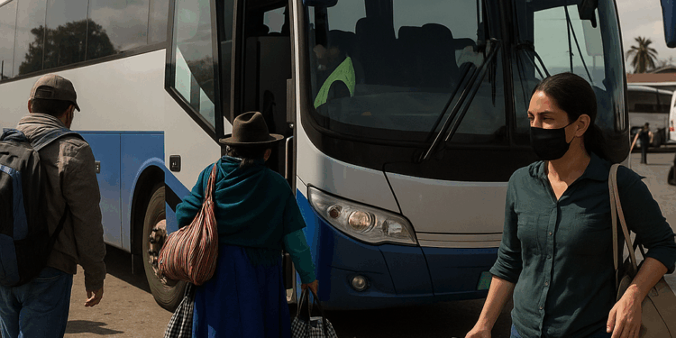 ‘Me dio miedo que no hayan buses hoy más tarde o mañana’: usuarios adelantan viajes por temor a cierres viales derivados del anuncio de paro indígena a escala nacional | Comunidad | Guayaquil