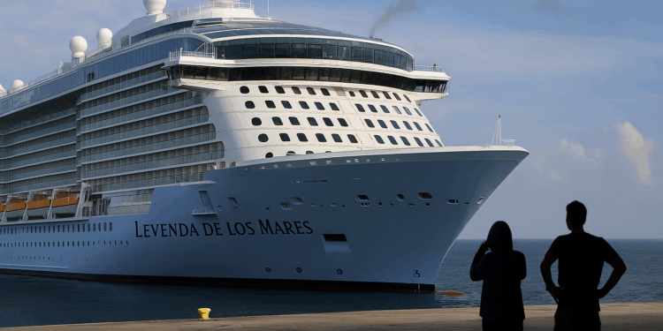 Una leyenda en el agua: Legend of the Seas de Royal Caribbean flota por primera vez