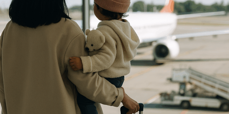 Christian Nodal aclara su postura respecto a los viajes de su hija Inti con su mamá Cazzu