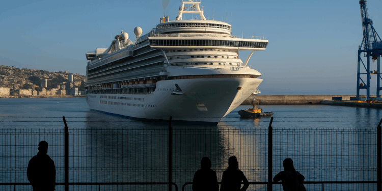 Con la llegada de embarcación proveniente de EEUU, Puerto de Valparaíso inicia temporada de cruceros | Nacional