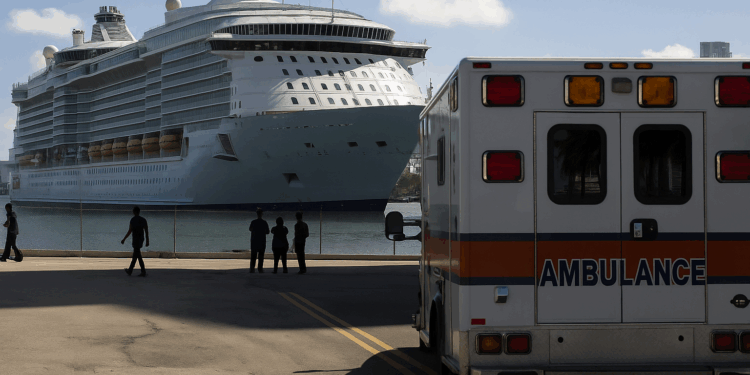 Crucero de Royal Caribbean llega a Miami tras brote de norovirus que afectó a casi 100 personas
