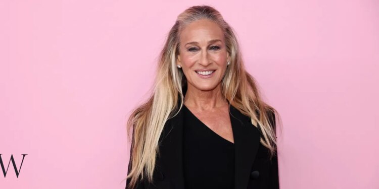 De Sarah Jessica Parker a Adriana Lima, todas las celebridades en el desfile de Victoria's Secret 2025