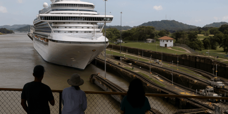 El Canal de Panamá abre la temporada de cruceros y espera 195 tránsitos de estos buques