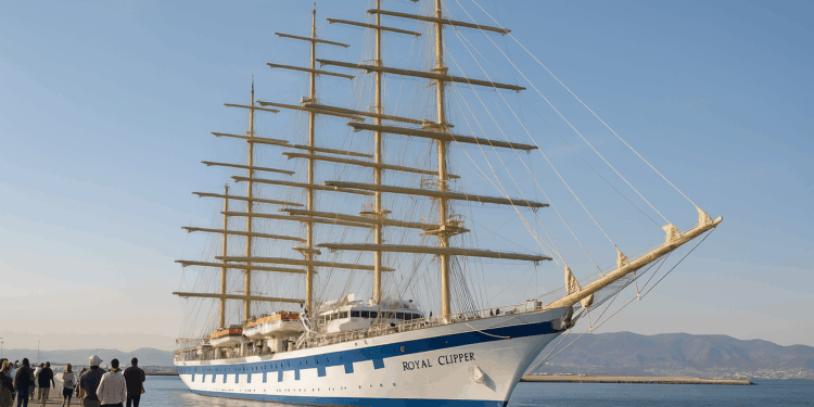 El Puerto de Motril (Granada) recibe la visita del "emblemático" crucero Royal Clipper