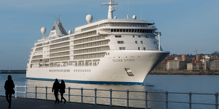 El crucero Silver Dawn hace escala en Gijón este sábado