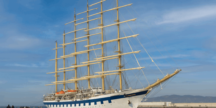 El emblemático crucero Royal Clipper visita el Puerto de Motril con motivo del 20 aniversario de la Autoridad Portuaria