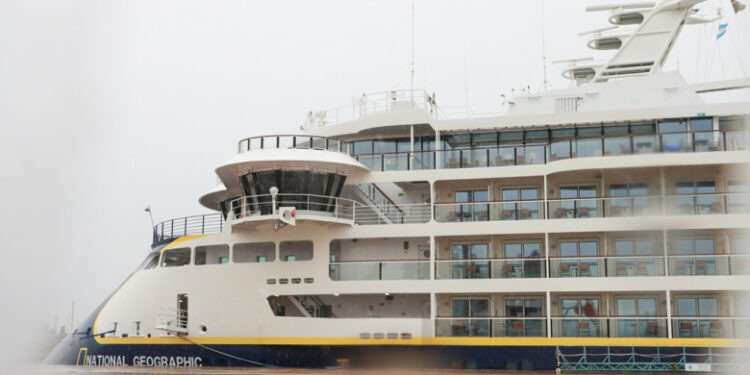 El puerto de Bahía Blanca recibe a expedicionarios científicos a bordo del crucero National Geographic Endurance