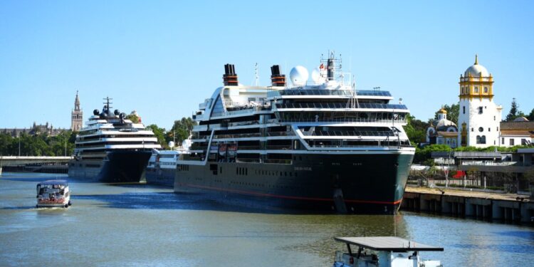 El Puerto de Sevilla inicia la temporada de cruceros de otoño con una previsión de 16 escalas