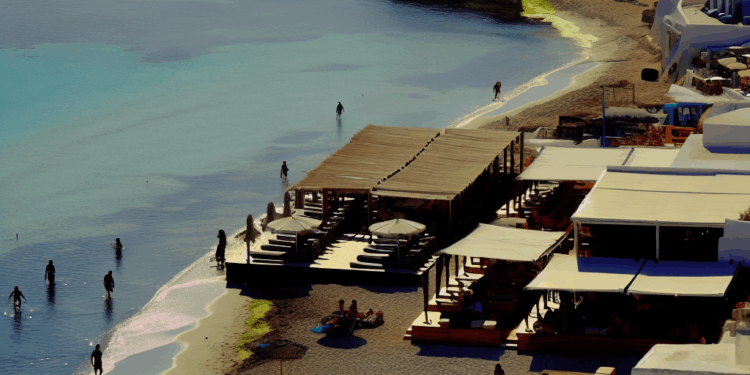 El día definivo en Santorini llega en el verano de 2026 con Royal Beach Club Santorini y recorridos por los lugares de moda de la isla