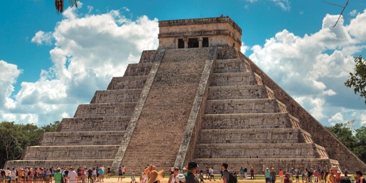 México atrae más turistas y su economía turística se fortalece