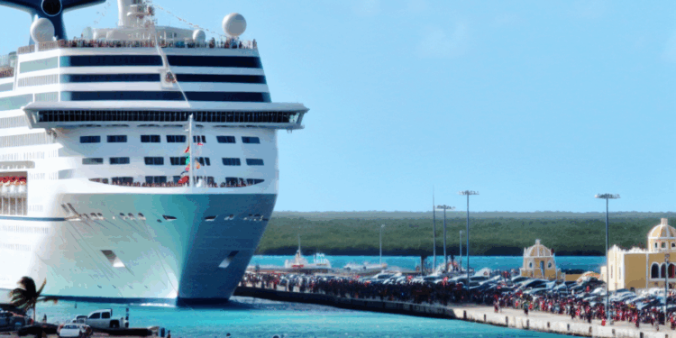 Yucatán recibe por primera vez al crucero Carnival Legend, en Progreso