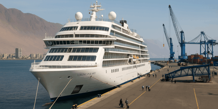 Puerto de Iquique inicia temporada de cruceros 2025-2026 con recalada del Viking Polaris