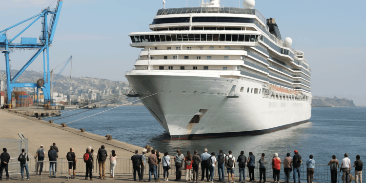 Puerto de Valparaíso recibe segundo crucero de temporada 2025 - 2026