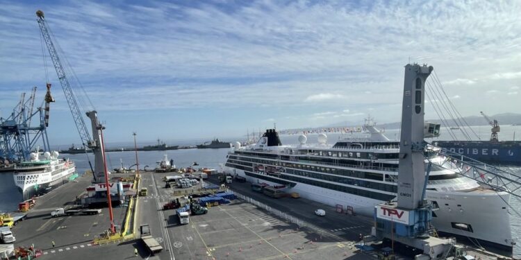 Terminal Portuario Valparaíso atiende escala doble de cruceros