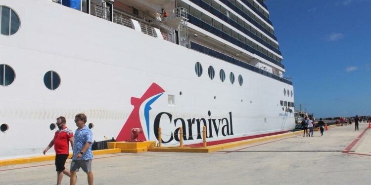 Llega a Progreso, Yucatán, el crucero Carnival Legend proveniente de Galveston, Texas