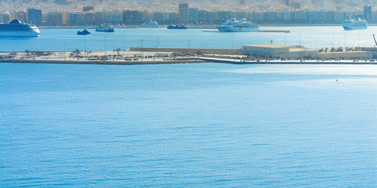 Alicante prevé la llegada de 112 cruceros en 2026