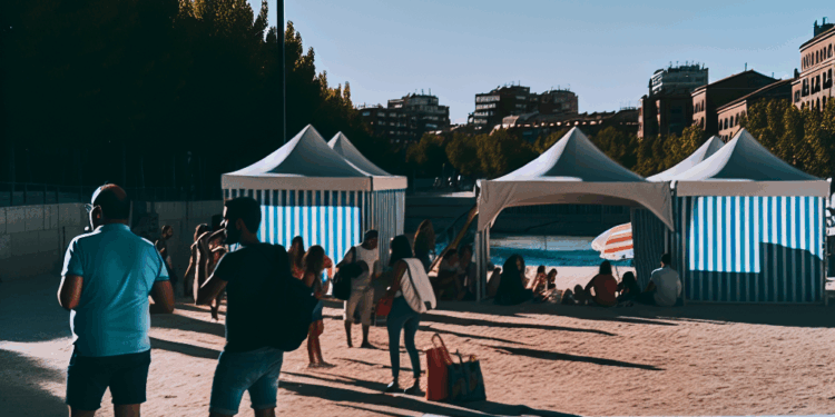Así es la playa (efímera) instalada en el centro de Madrid