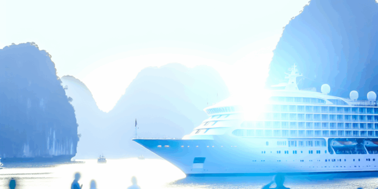 Ha Long recibe primer crucero de Beihai de la temporada 2025