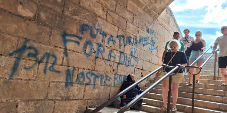 Los turoperadores extranjeros trabajan para aplacar el temor a la turismofobia