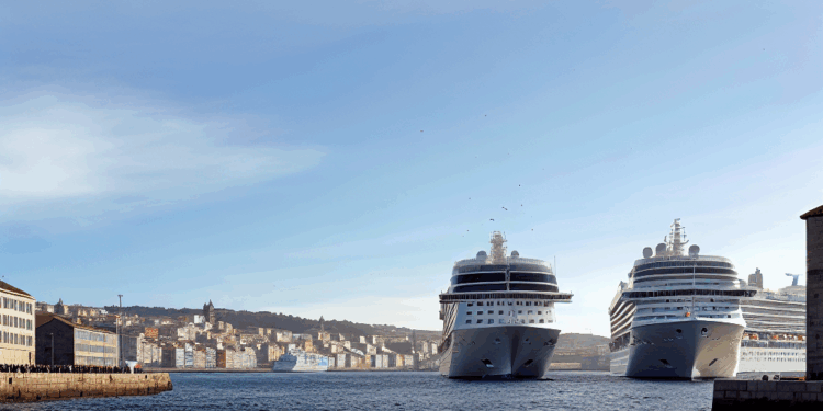 Los tres cruceros que visitarán A Coruña en diciembre elevan la cifra anual a 175, récord histórico