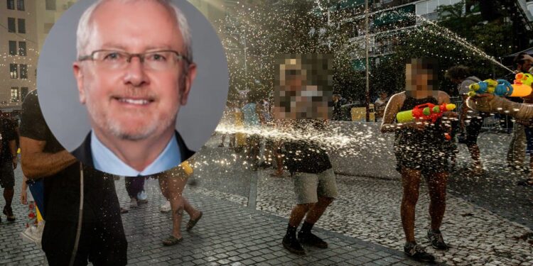 Mark Meader, responsable de una de las mayores patronales de agencias de viaje: "Los turistas tienen miedo a venir a España por si les disparan con pistolas de agua"