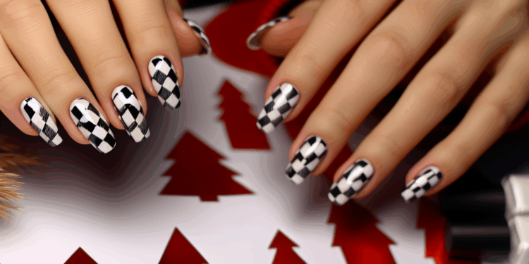 Uñas con cuadros de Navidad Ralph Lauren, cómo crear este manicure en tendencia
