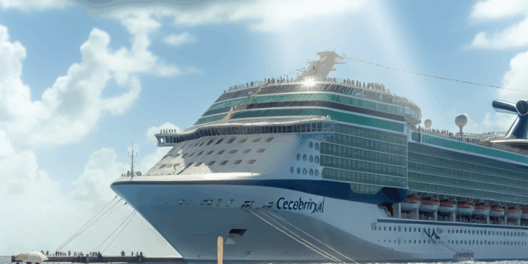 Mara Lezama da bienvenida al crucero Celebrity Xcel en Cozumel, primer puerto que toca en el mundo