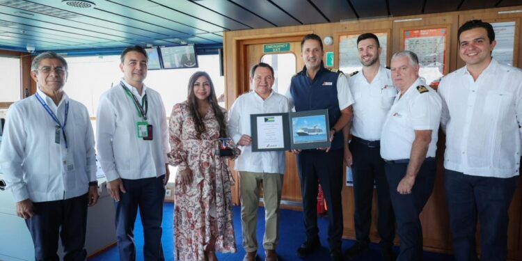 Se consolida Progreso como líder de destinos de cruceros en el sureste, tras el arribo del Carnival Spirit