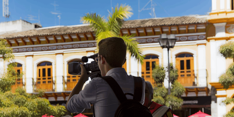 Entrega reconocimiento Red Internacional de Periodistas Latinos de Turismo