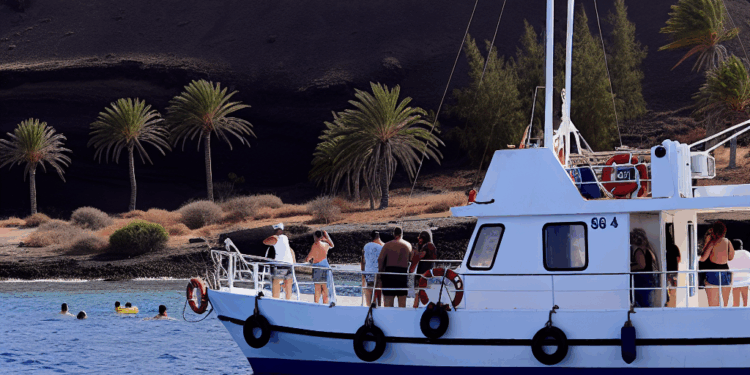 Pasajero de crucero ‘de las Islas Británicas’ cae de un barco sólo para adultos en misión de búsqueda en un viaje a las Islas Canarias