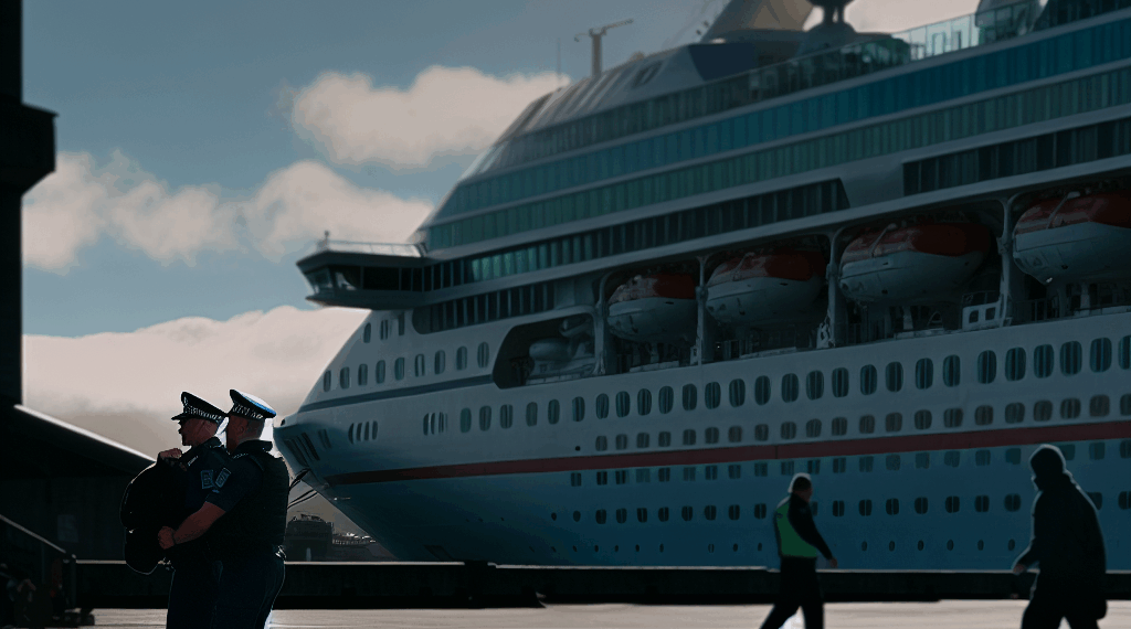 Royal Caribbean expulsa a pasajero de crucero por Nueva Zelanda por agresión