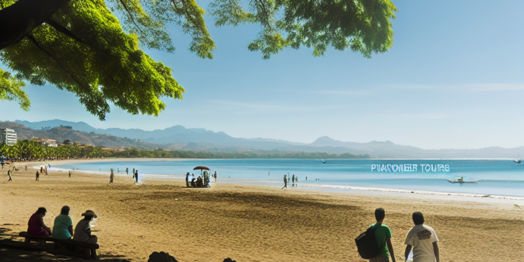 Primeros turistas en disfrutar de la nueva arena de playa San José - Viajes