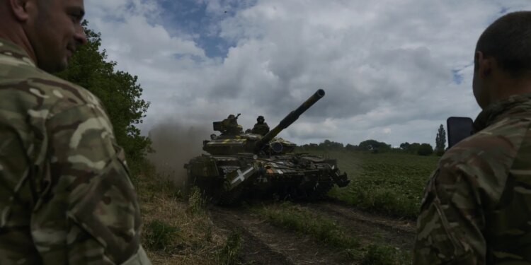 Ucrania ataca con misiles de crucero una refinería rusa en Rostov: "Acertamos en el blanco"