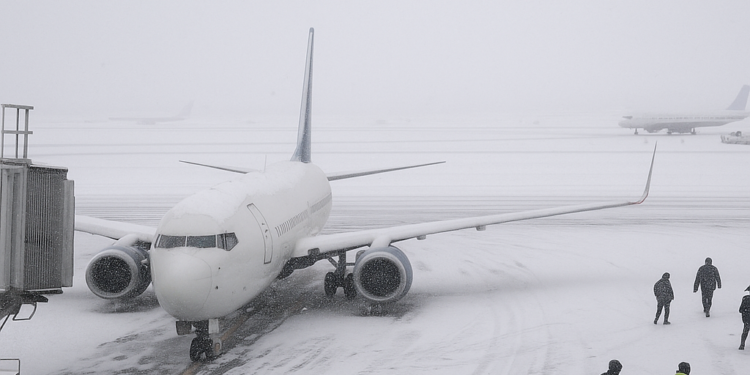 Delta cancela más vuelos en Atlanta y la Costa Este ante tormenta invernal que amenaza los viajes del fin de semana