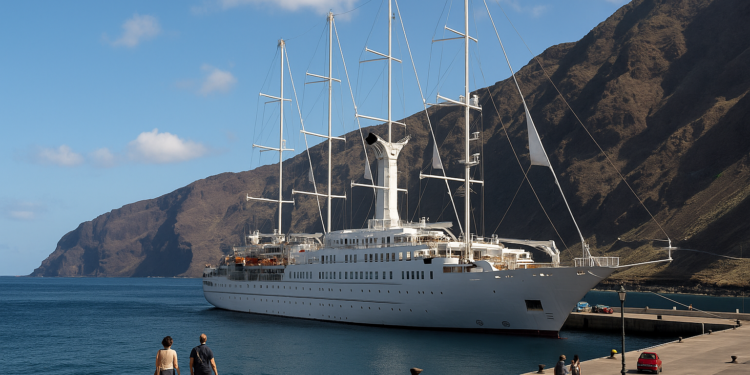 El Hierro refuerza plan de recepción de cruceros boutique con arribo del Wind Star