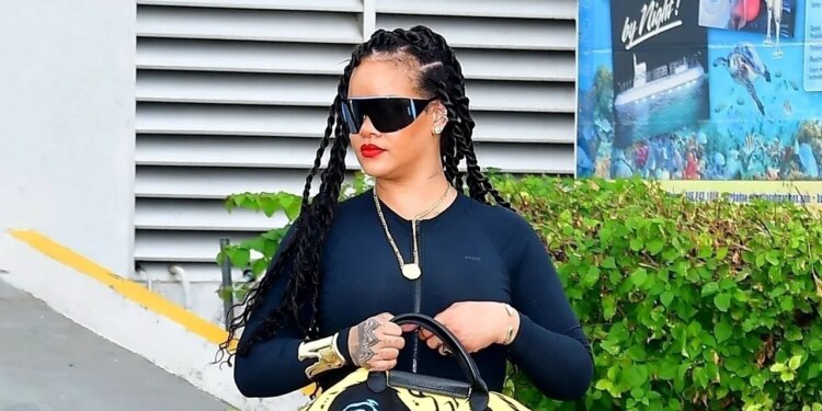 Rihanna’s Boat Excursion Calls for Statement Accessories