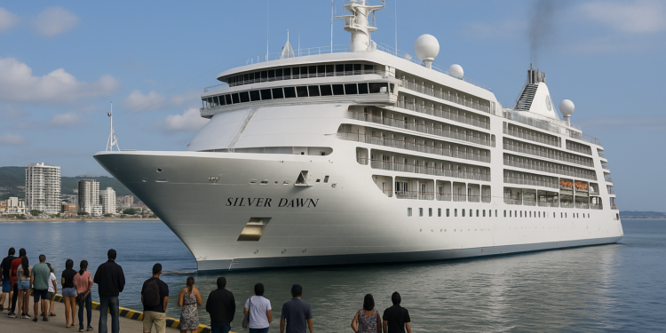 Crucero Silver Dawn inauguró la temporada 2026 en Manta