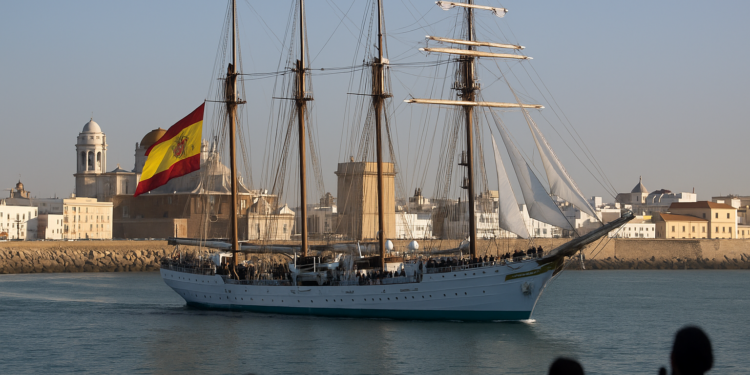 El buque escuela Elcano inicia desde Cádiz su 98 crucero de instrucción