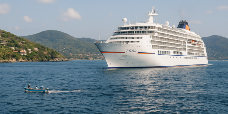 Arriba crucero MS Europa 2 a Zihuatanejo, el primero del 2026